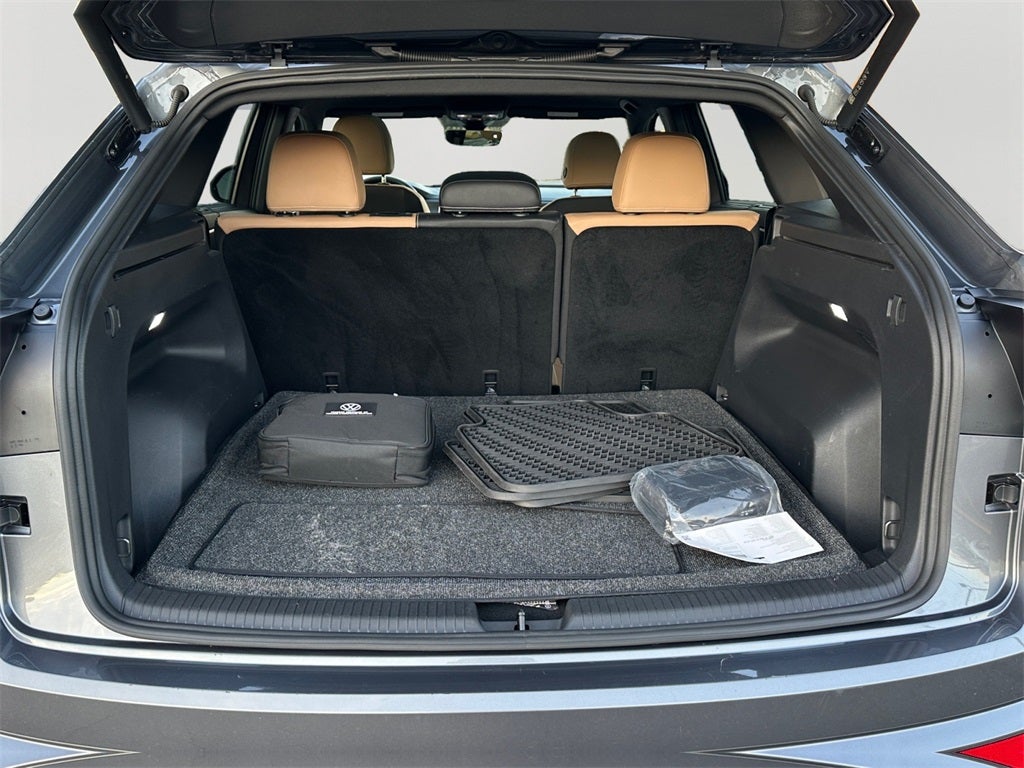 2024 Volkswagen Atlas Cross Sport 2.0T SEL R-Line