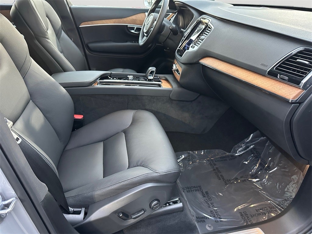 2025 Volvo XC90 B6 Plus 7-Seater
