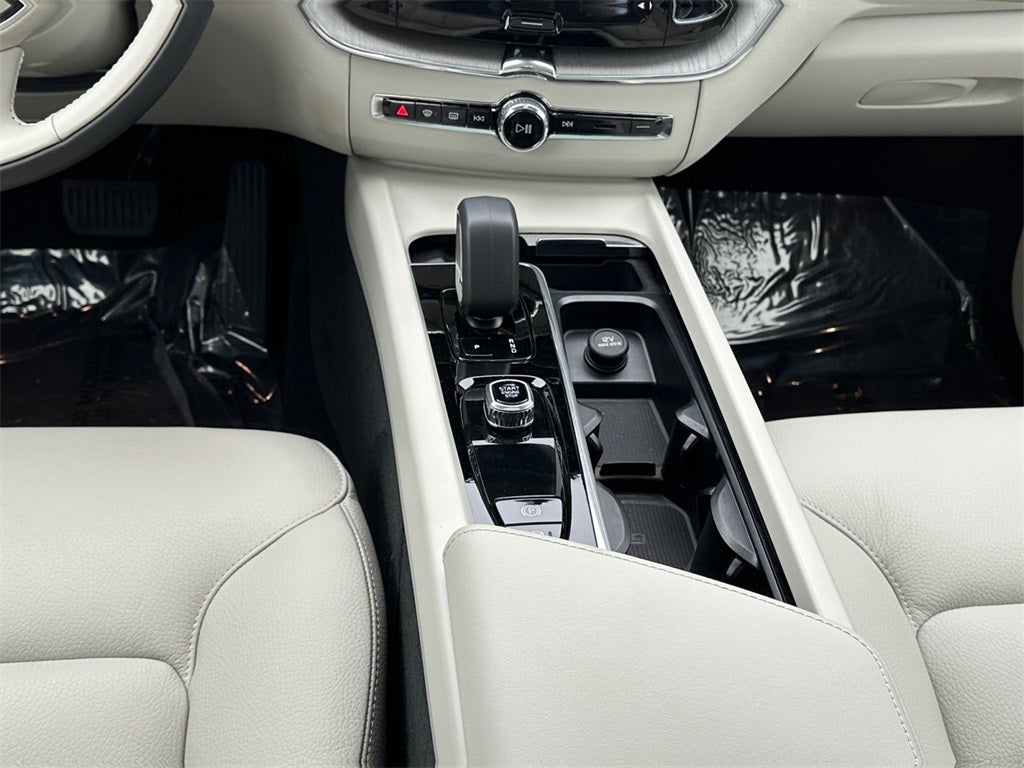 2025 Volvo XC60 Plug-In Hybrid T8 Plus