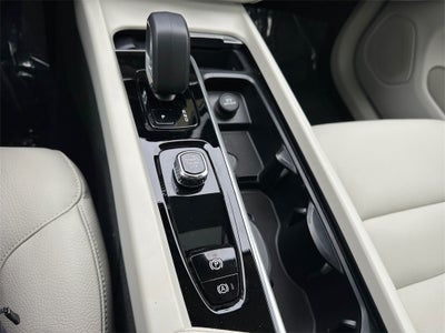 2025 Volvo XC60 Plug-In Hybrid T8 Plus