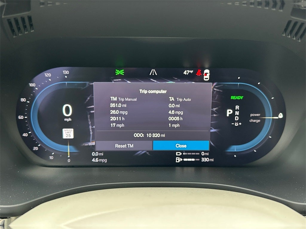 2025 Volvo XC60 Plug-In Hybrid T8 Plus