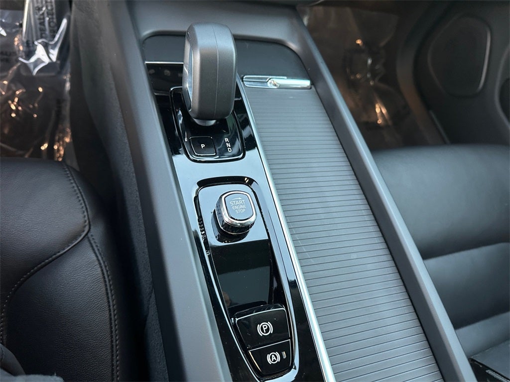 2023 Volvo XC60 B5 Core