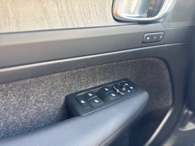 2025 Volvo XC40 B5 Plus Bright Theme