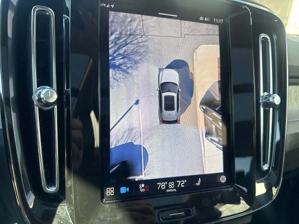 2025 Volvo XC40 B5 Plus Bright Theme