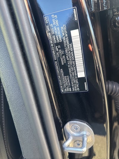 2025 Volvo XC40 B5 Plus Bright Theme