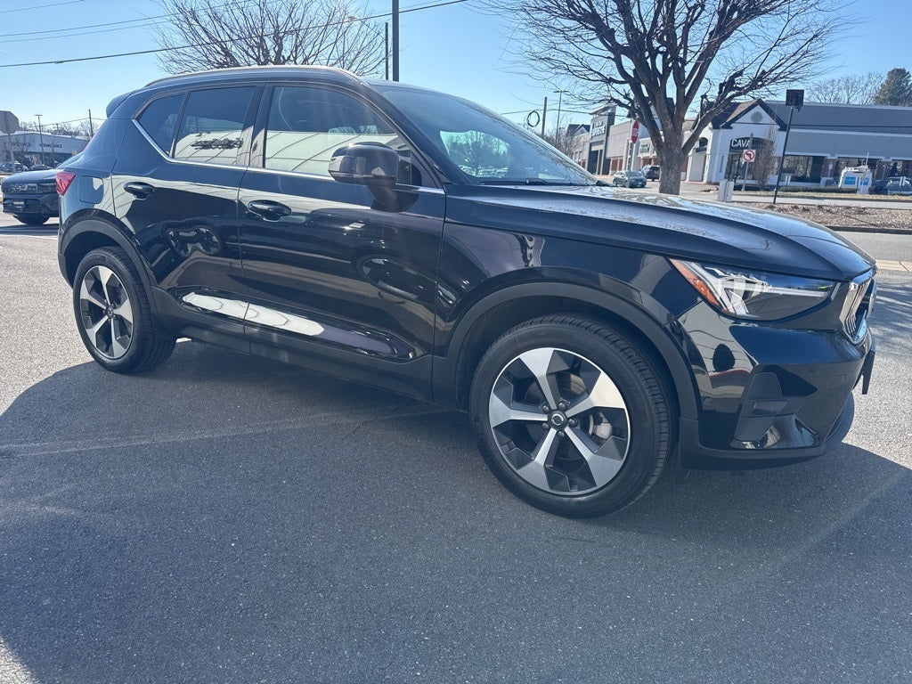 2025 Volvo XC40 B5 Plus Bright Theme