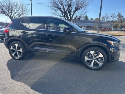 2025 Volvo XC40 B5 Plus Bright Theme